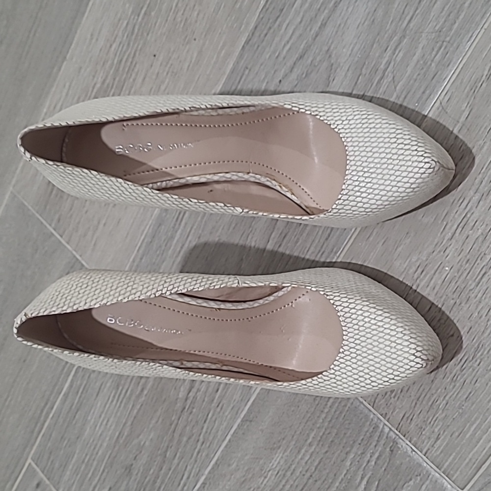 BCBGENERATION Parade Platform Shoes size 8B/38